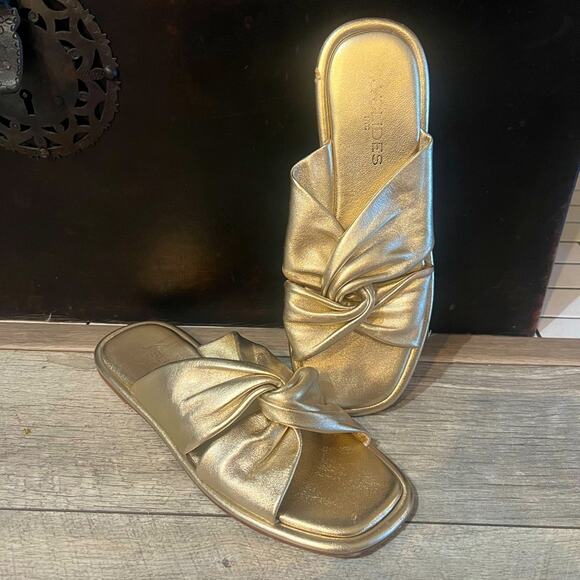 J/Slides Yaya Leather Sandal, Metallic gold 8 - Picture 4 of 7